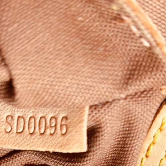 🌷🌷SALE🌷🌷Authentic Louis Vuitton Black and Brown Monogram Satchel - Picture 4 of 7